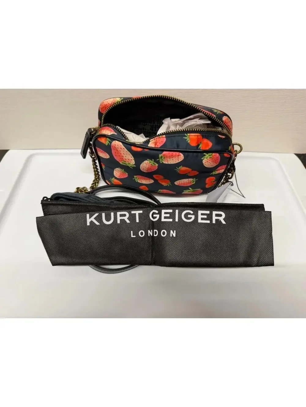 Kurt Geiger London Strawberry Camera Bag 🍓 Crossbody (Chain + Guitar Strap) NWT - Picture 9 of 11